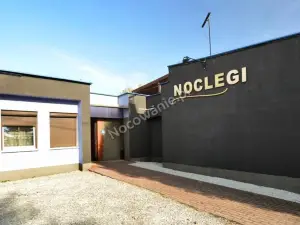 Etna - Hostel -Noclegi Rzeszów 24 Pokoje