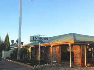 Lake Albert Motel