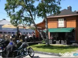 Le Ski Lodge & Steakhouse