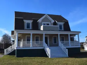 Colbyco Oceanside Scituate 4 Br Home by RedAwning
