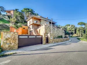 Vivalidays Villa Imma Barcelona - Villa for 12 People in Palafolls