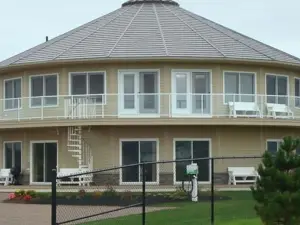 Around the Sea - Cana da's Rotating House, Suites & Tours