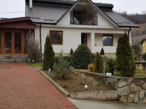 Casa cu Muri