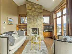 Mountain Chalet in Carbondale with Views of Sopris