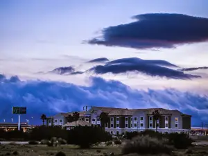 Holiday Inn Express & Suites Hesperia