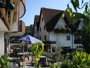 ลันด์อิดึล โฮเทล ซุม อัลเทน ชลอส