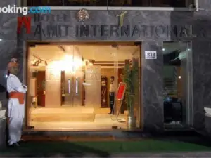 Hotel Amit International