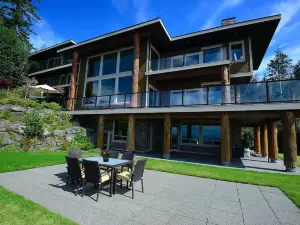 Points West Oceanfront Resort
