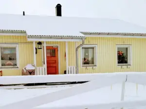 Arctic Light Holiday House