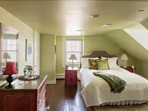 Bartlett Pear Inn