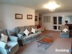 Clarence Road Apartment