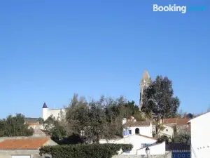 Le Buzet Bleu Bed & Breakfast