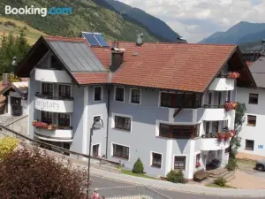 Haus Dorfplatz
