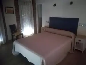 House with 2 Bedrooms in Pálmaces de Jadraque, with Wonderful Lake View - 100 m from The Beach