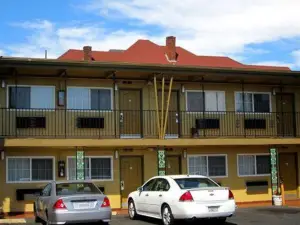 Civic Center Lodge / Lake Merritt Bart