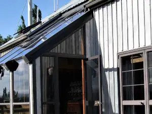 The House With No Nails