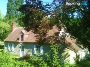 Unique Holiday Home with Pool in Combreux Centre