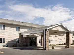 Quality Inn & Suites Watertown Near Prairie Lakes Ice Arena
