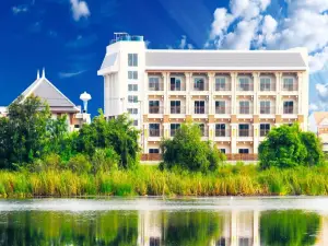 The Lake Hotel