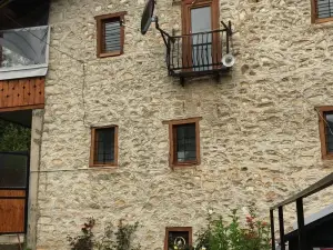 Yeti (Snowman) Guest House