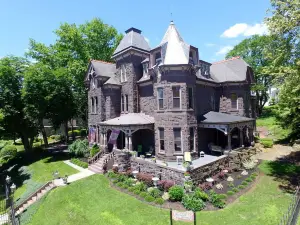 Reynolds Mansion B&B
