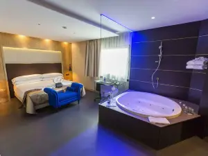 Felix Hotel