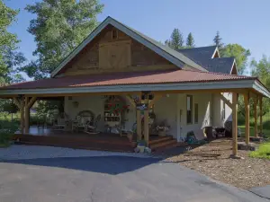 Mariposa Lodge Bed and Breakfast