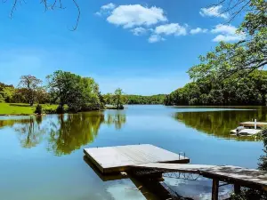 5 Bedroom Newly Built Waterfront Home on Claytor Lake - Great Views! 5 Bedrooms 3 Bathrooms Cabin