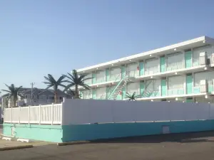 Island Breeze Motel