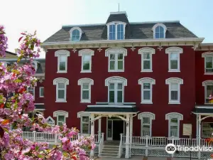Archer House