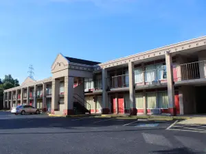 โมเทล 6 – สปินเดล, นอร์ทแคโรไลนา – ฟอเรสต์ซิตี้