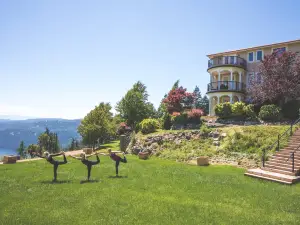 Villa Eyrie Resort