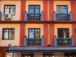 Marilyn Apartments