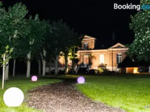 Château des Lumières Gîte et gîte Insolite