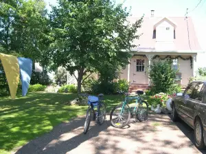 Gîte les Pieds Dans l'Eau B&B