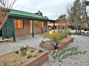 Murray Gardens Country Cottages & Motel