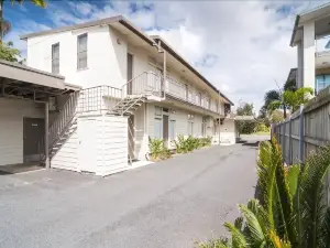 Golden Shores Airport Motel