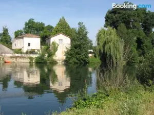 La Rive Chambre D hôtes the Riverside Retreat