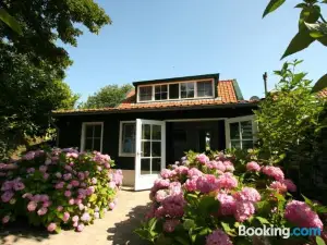 Comfortable Holiday Home in Schoondijke