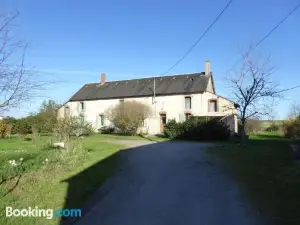 Cottage in an Old Remote Farmhouse Near Ch Teauroux