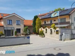 Pension Und Ferienwohnungen Lerchl