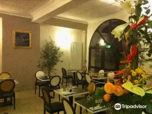 Logis Hôtel le Chene Dore