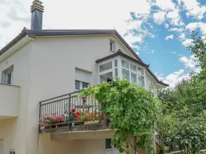 Holiday House Between the Sea and Lakes