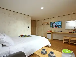 Traum Hotel & Condo