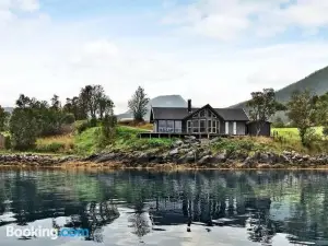 11 Person Holiday Home in Gullesfjord