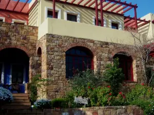 Aeriko Benovias Rooms & Apartments