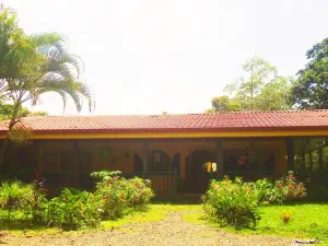 Rio Celeste Backpackers