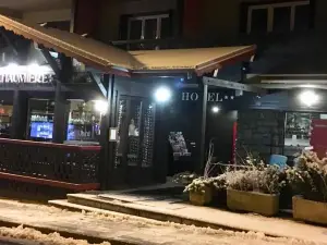 Hotel la Chaumière à 180m du télécabine et de la Gare