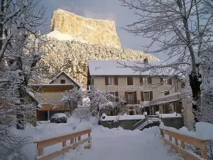 Logis Hôtel Au Gai Soleil du Mont-Aiguille