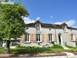 Country Cottage with Enclosed Garden in Bligny